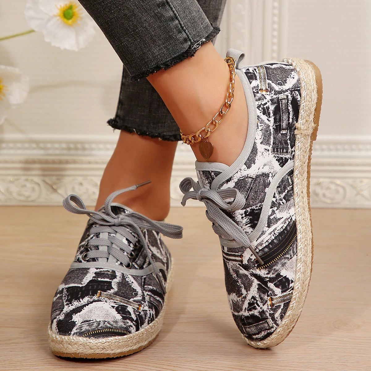 CHARLOTTE CHIC SNEAKERS