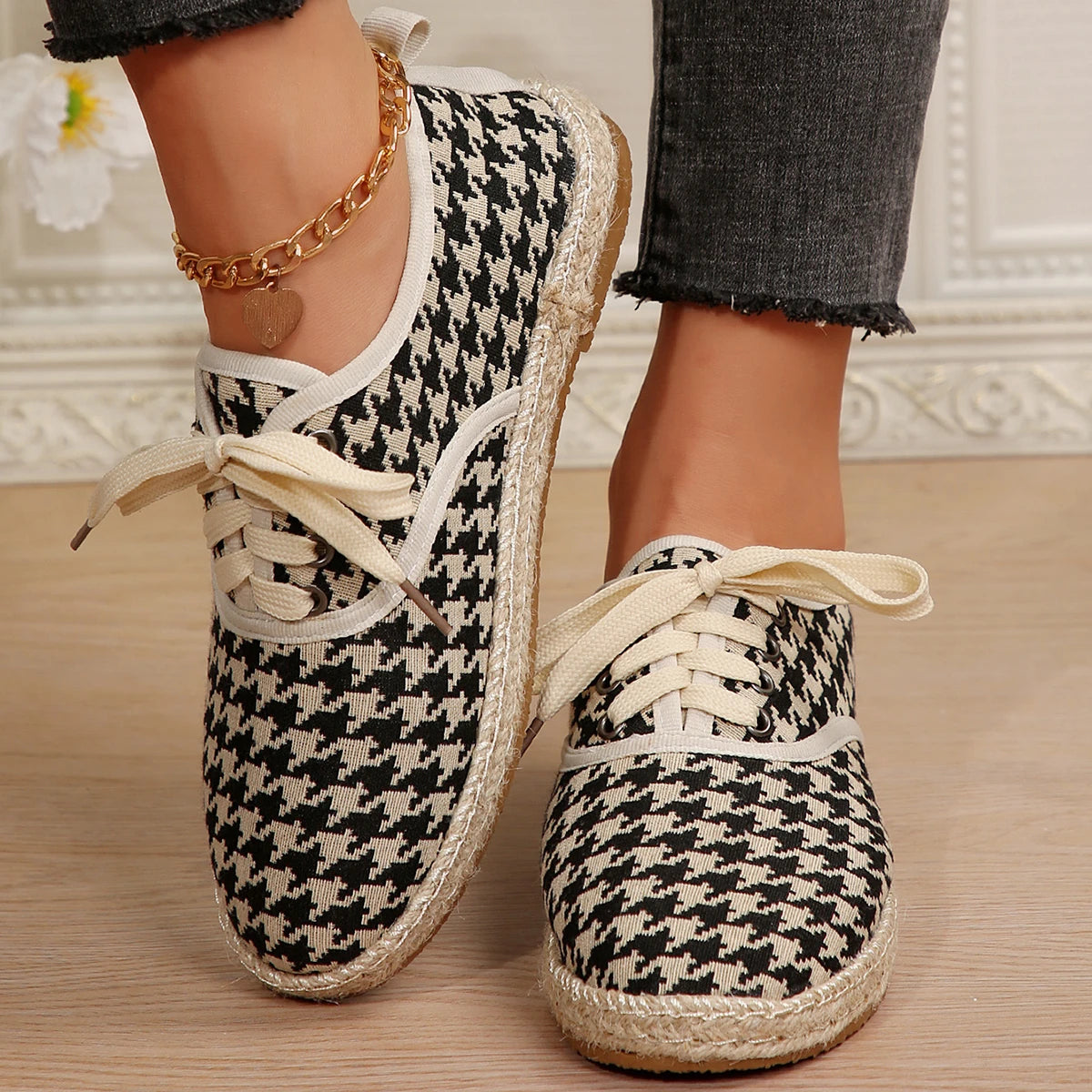CHARLOTTE CHIC SNEAKERS