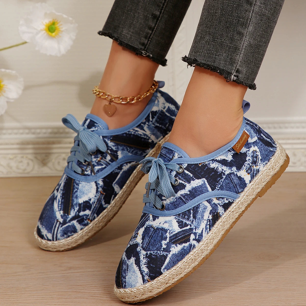 CHARLOTTE CHIC SNEAKERS