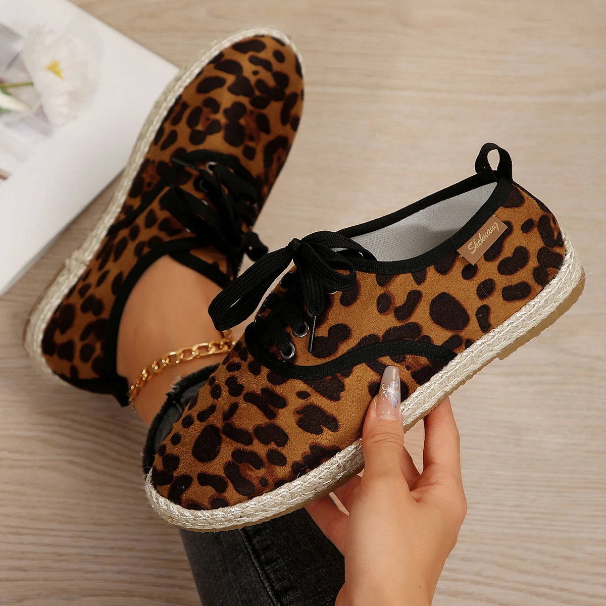 CHARLOTTE CHIC SNEAKERS