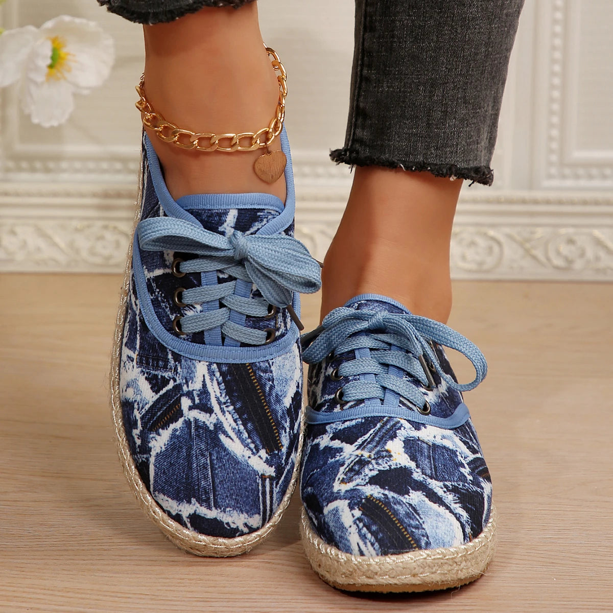 CHARLOTTE CHIC SNEAKERS