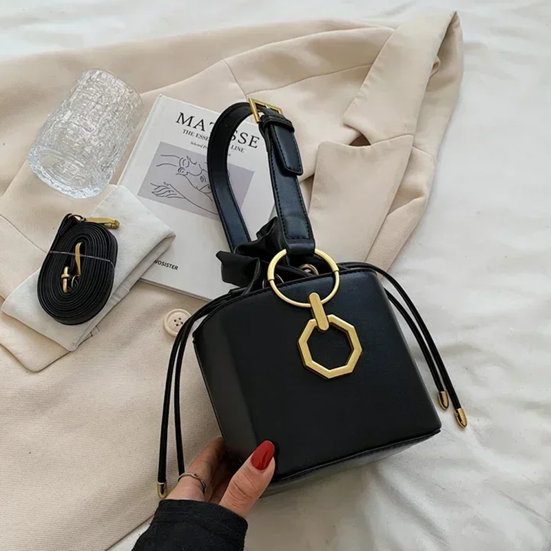 SOHO SLING BAG