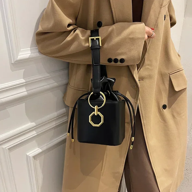 SOHO SLING BAG