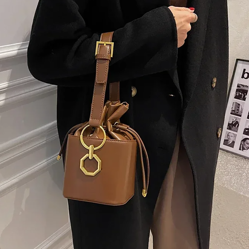 SOHO SLING BAG