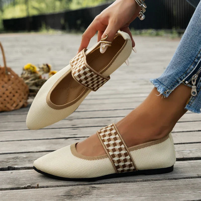 Elania Cushion Flats